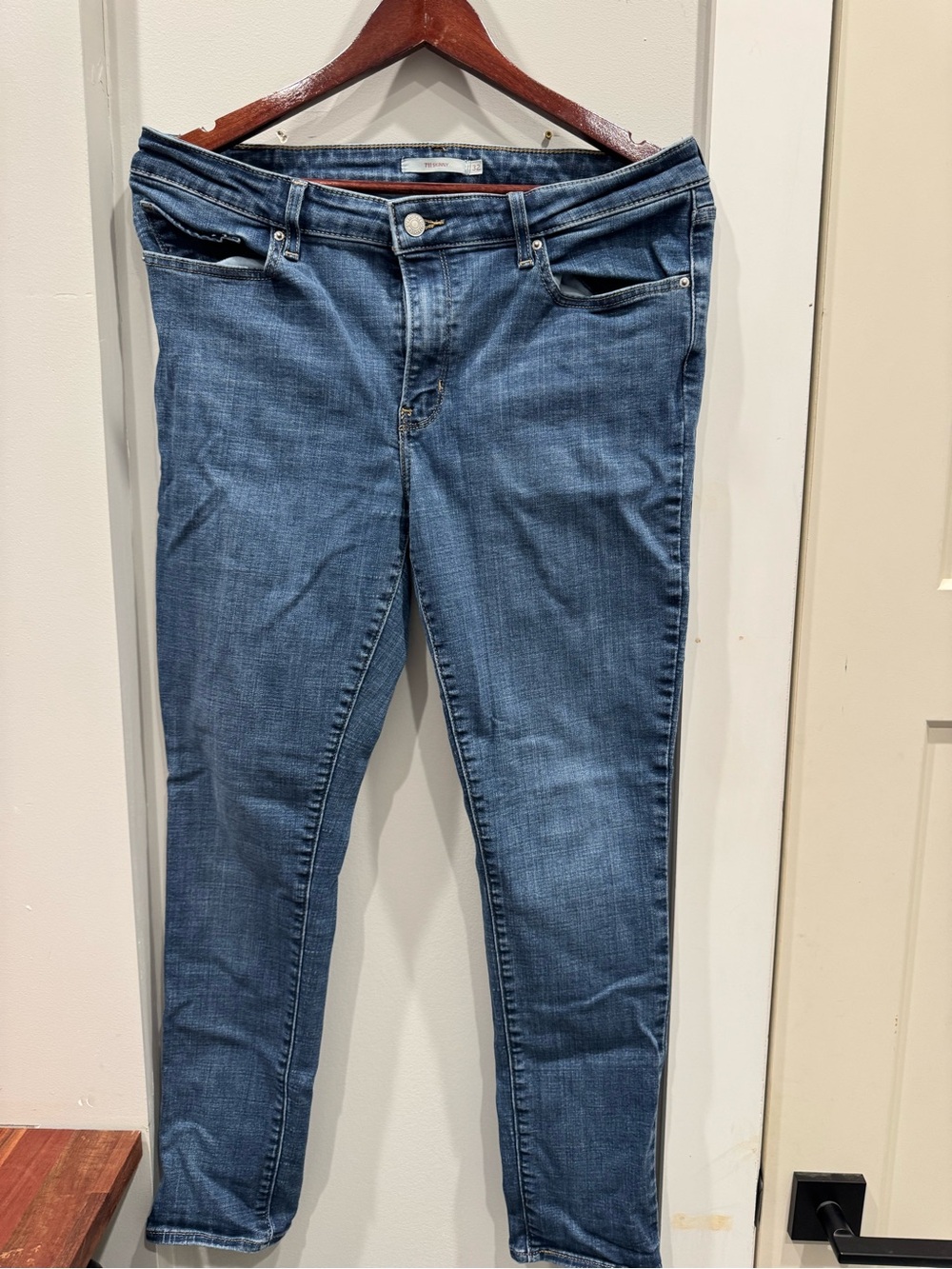 Levi’s 711 Skinny Jeans Women’s 32 W32 L30 Medium Wash Stretch